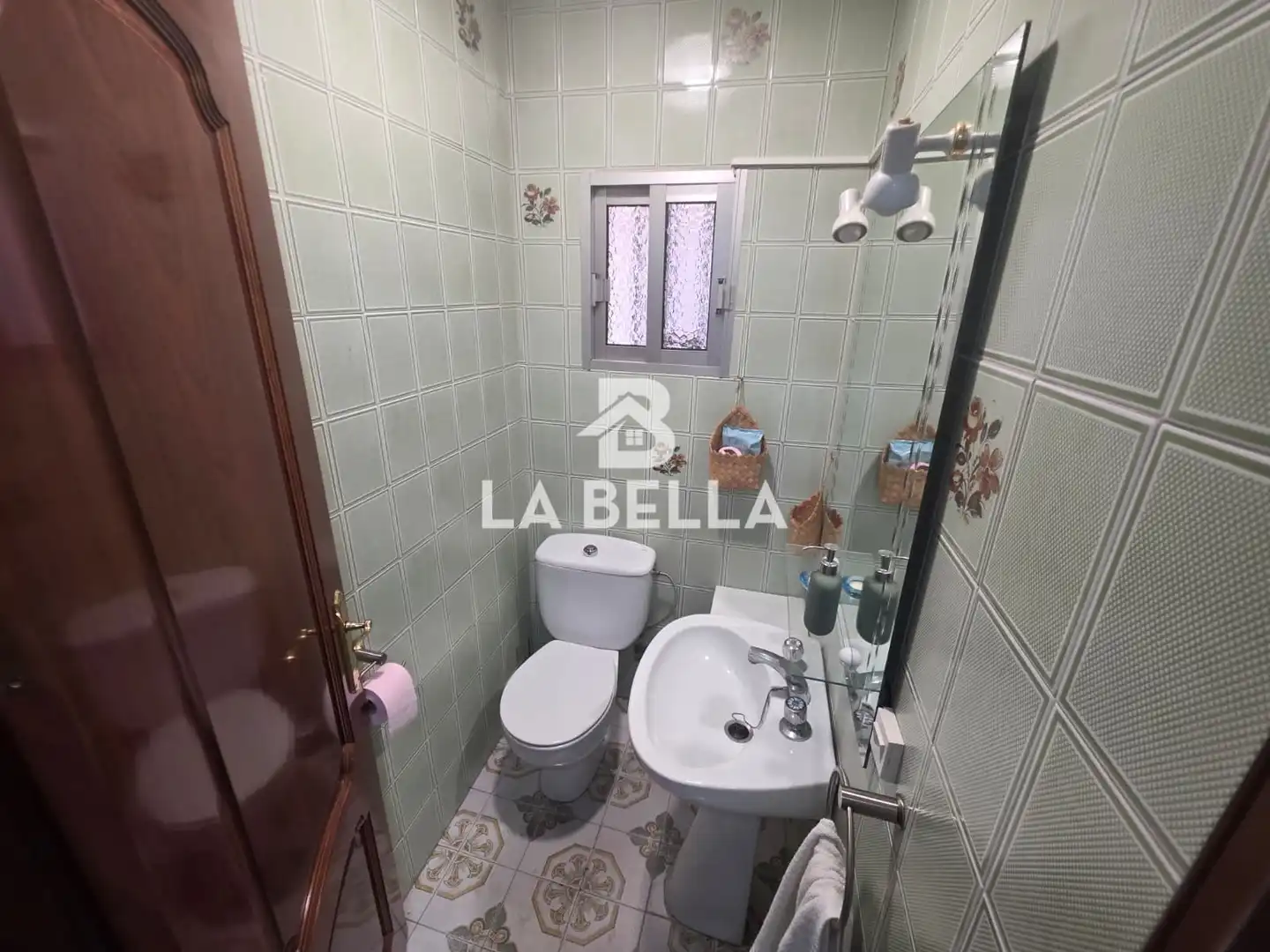 Baño de Piso en venta en Sevilla con Aire acondicionado, Amueblado y Balcón