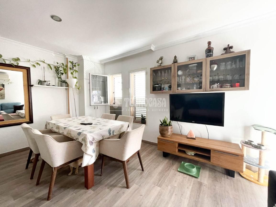 Sala d'estar de Pis en venda en Santa Lucía de Tirajana amb Aire condicionat i Terrassa