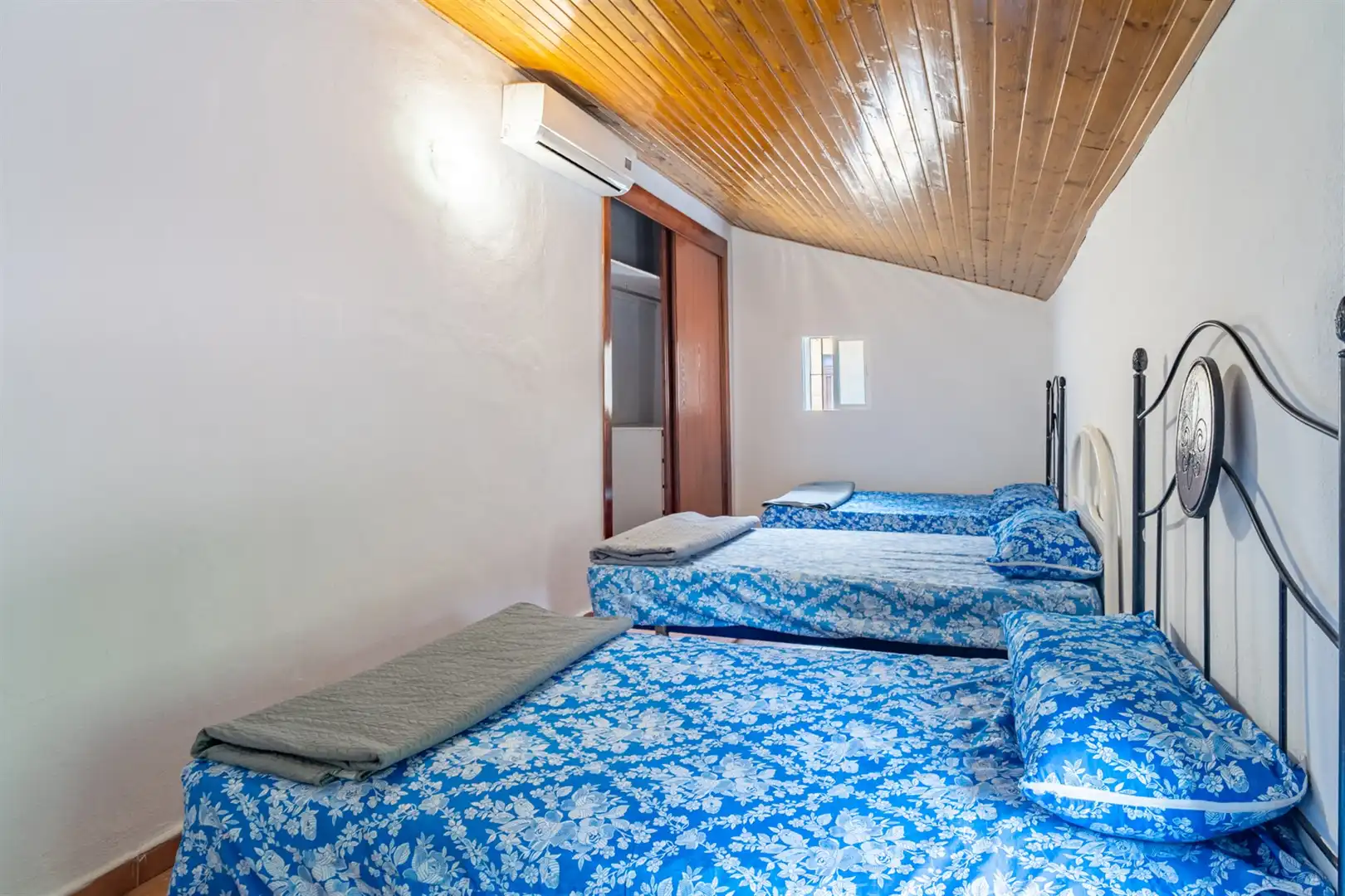 Dormitori de Casa o xalet en venda en Cártama