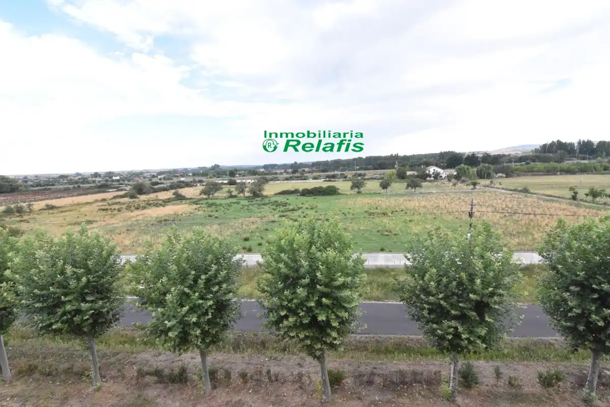 Piso en venta en Ciudad Rodrigo con Calefacción, Terraza y Amueblado