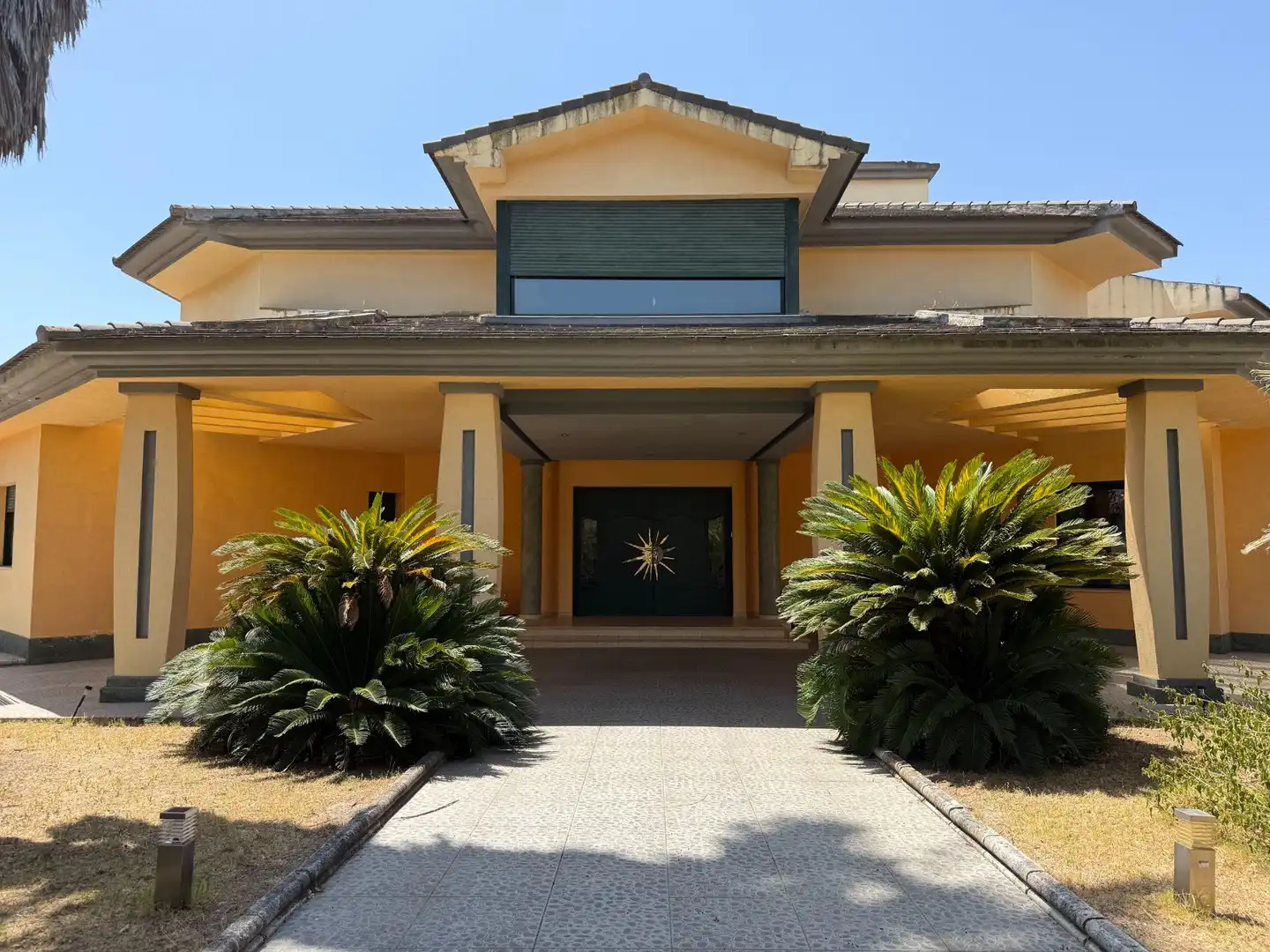 Vista exterior de Casa o chalet en venta en Gelves con Aire acondicionado, Jardín privado y Terraza