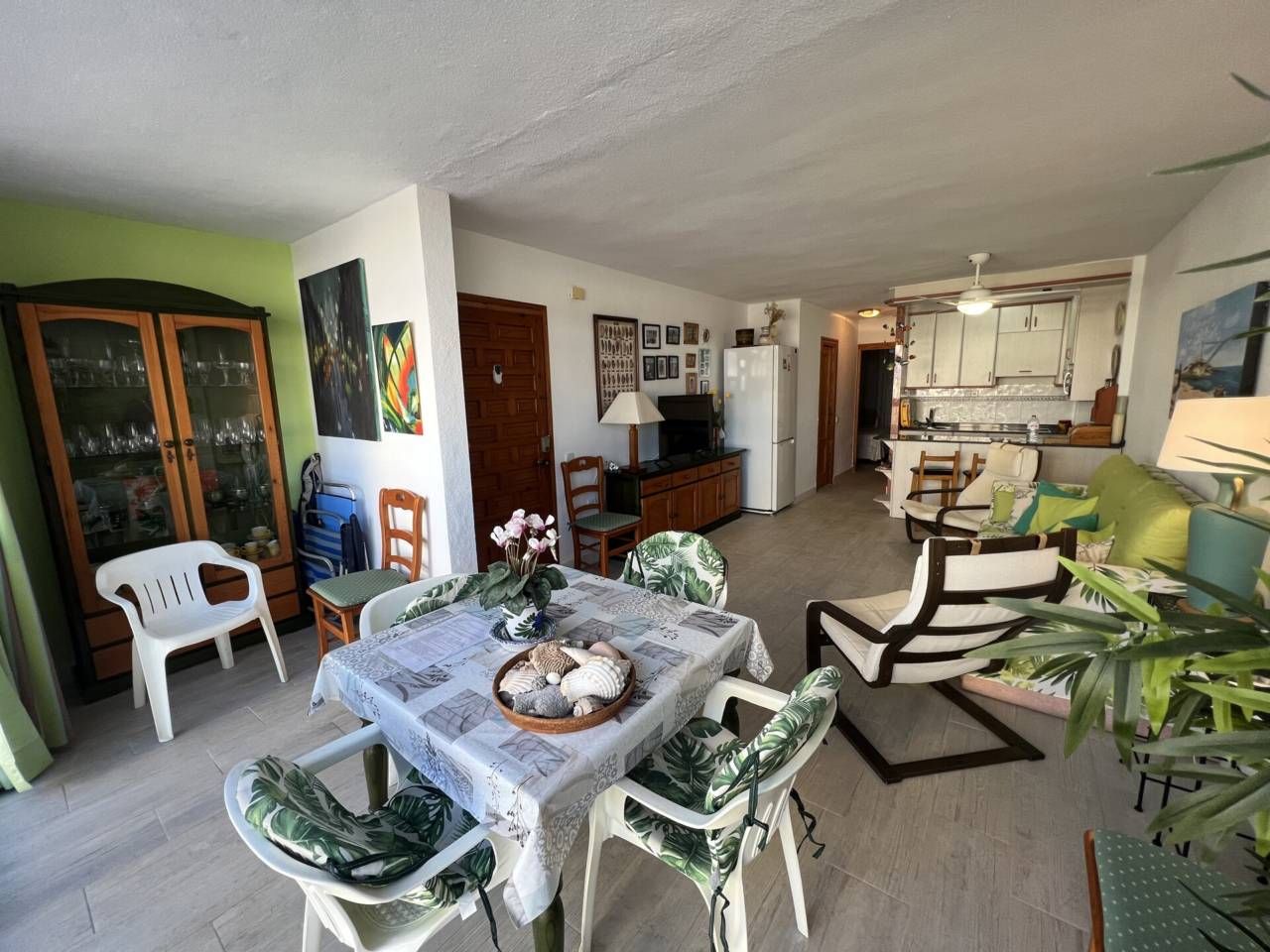 Menjador de Apartament en venda en La Manga del Mar Menor amb Terrassa, Moblat i Piscina comunitària