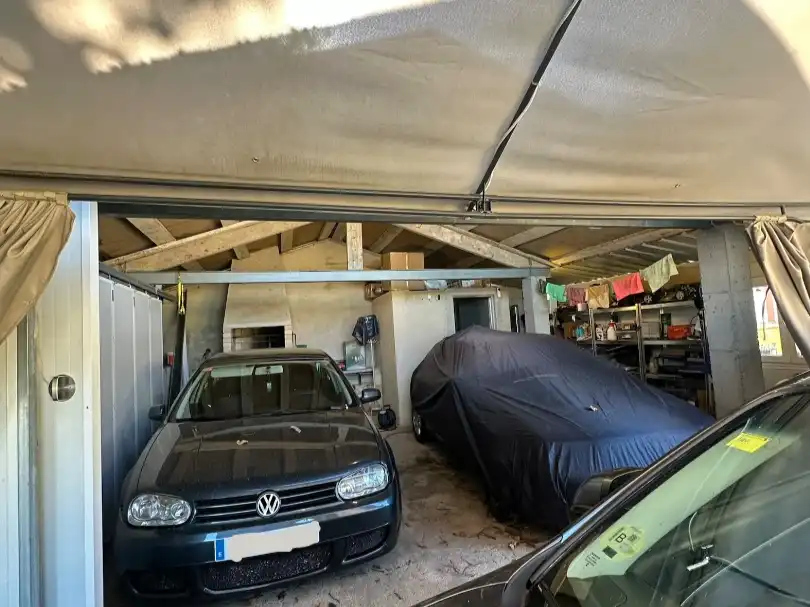 Aparcament de Casa adosada en venda en Lada