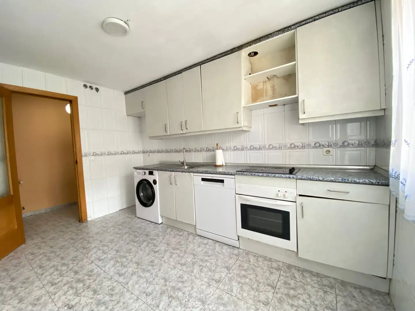 Kitchen of Flat for sale in Fuenlabrada  with Air Conditioner, Heating and Balcony