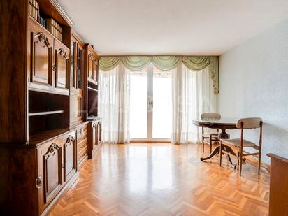 Sala d'estar de Pis en venda en L'Hospitalet de Llobregat amb Balcó