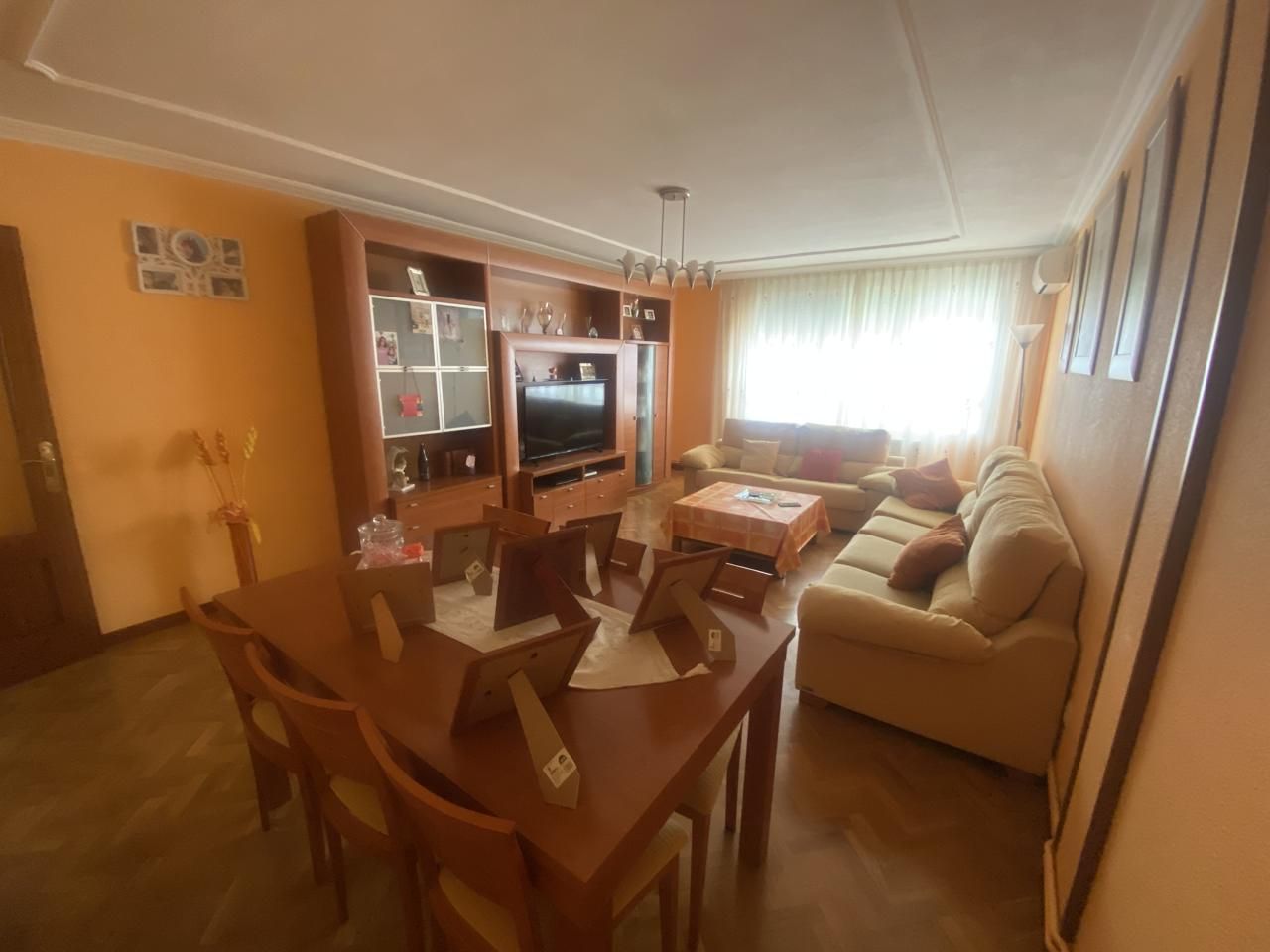Living room of Flat for sale in Horcajo de Santiago  with Air Conditioner, Heating and Parquet flooring