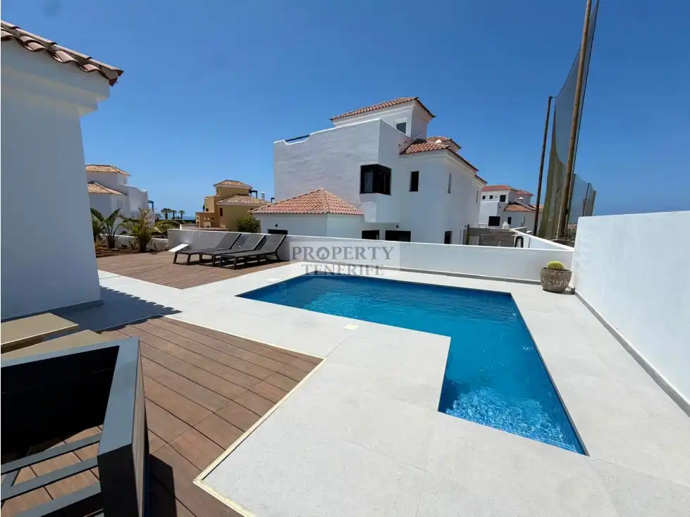 Vista exterior de Casa o xalet en venda en San Miguel de Abona amb Terrassa, Piscina i Moblat