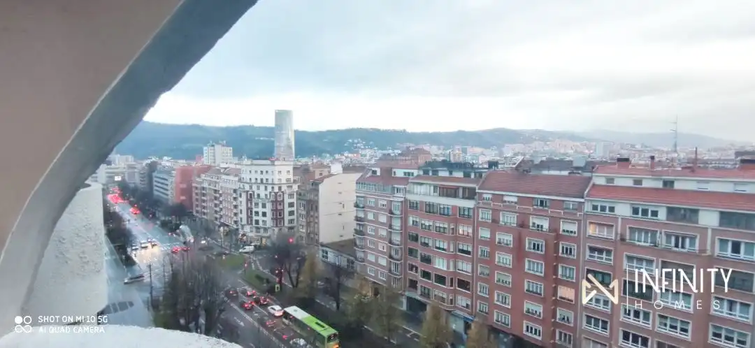 Vista exterior de Apartament de lloguer en Bilbao  amb Aire condicionat, Calefacció i Balcó