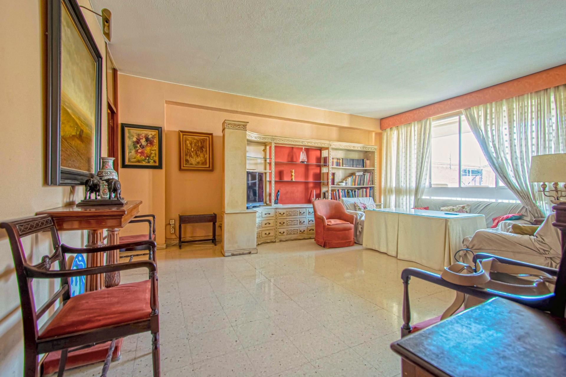 Living room of Flat for sale in  Sevilla Capital  with Air Conditioner, Terrace and Storage room
