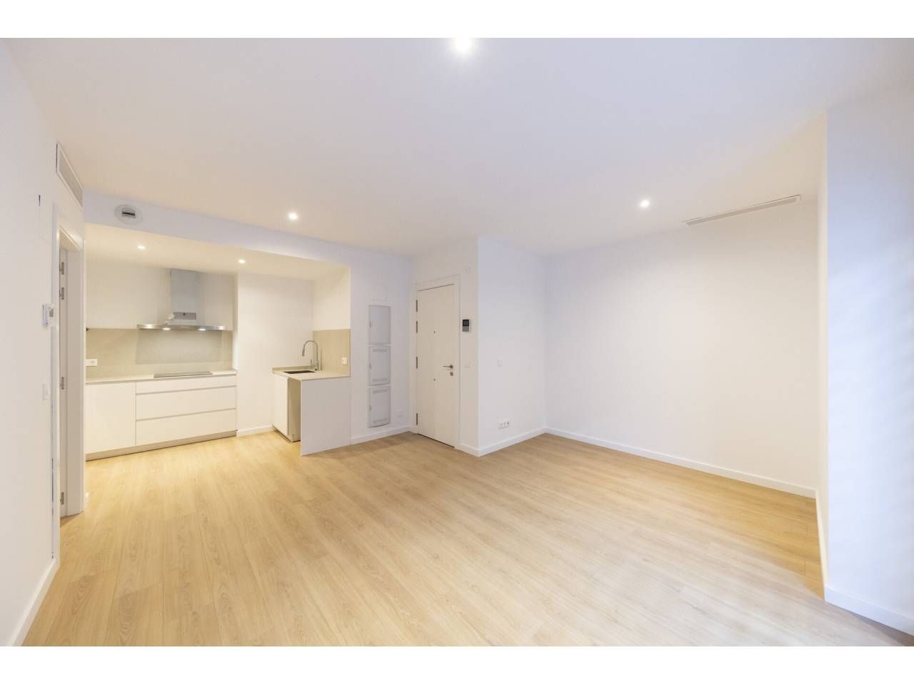 Flat to rent in Sabadell  with Parquet flooring and Community pool