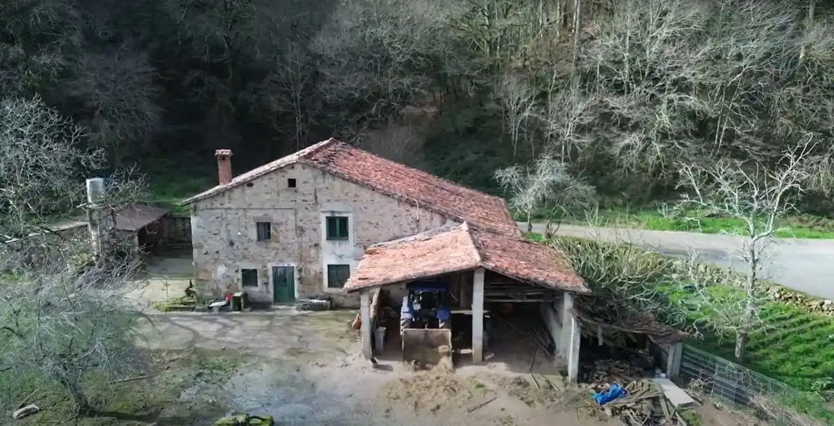 Außenansicht von Country house zum Verkauf in Santa María de Cayón