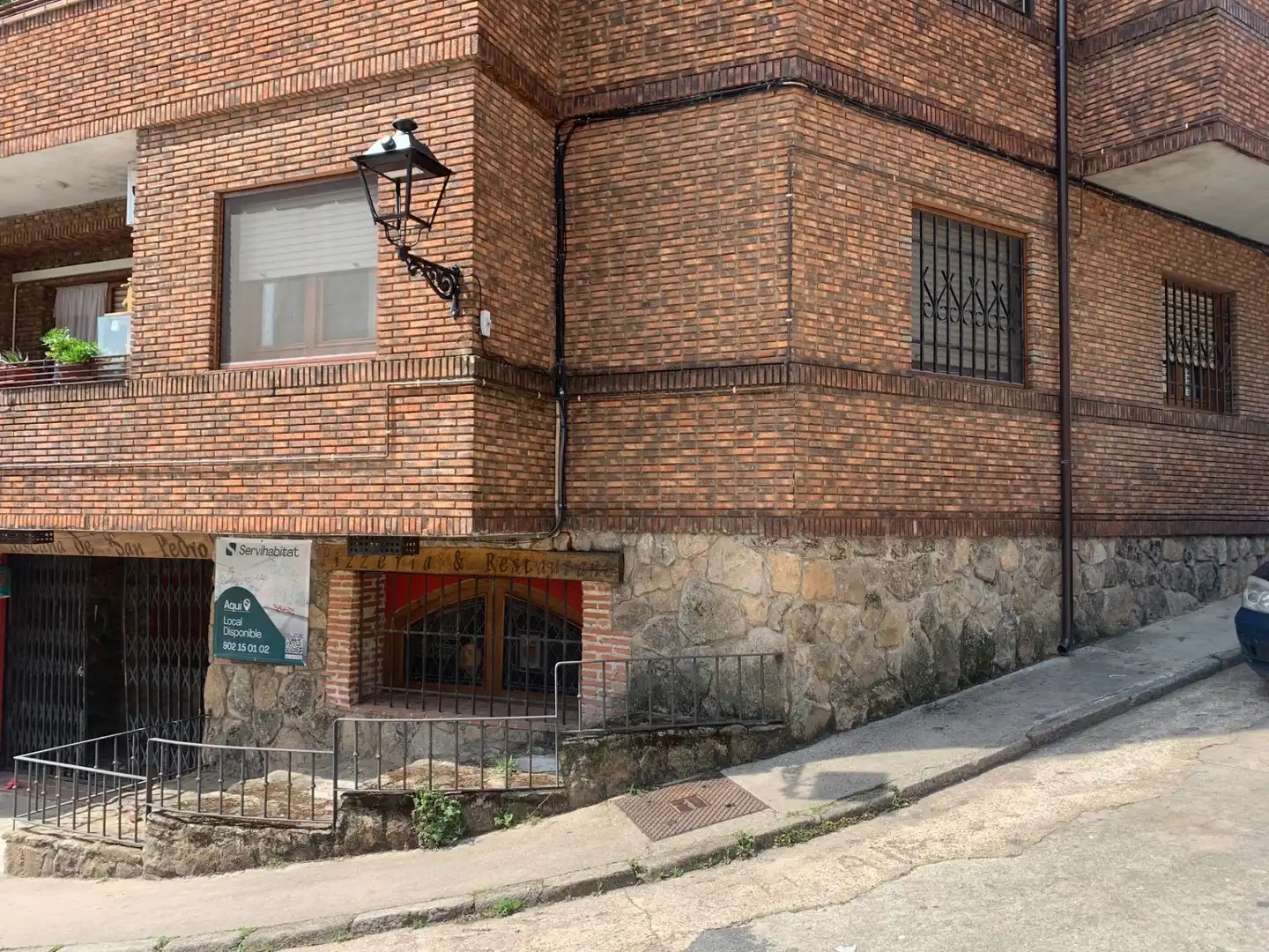 Vista exterior de Local en venda en Arenas de San Pedro amb Aire condicionat