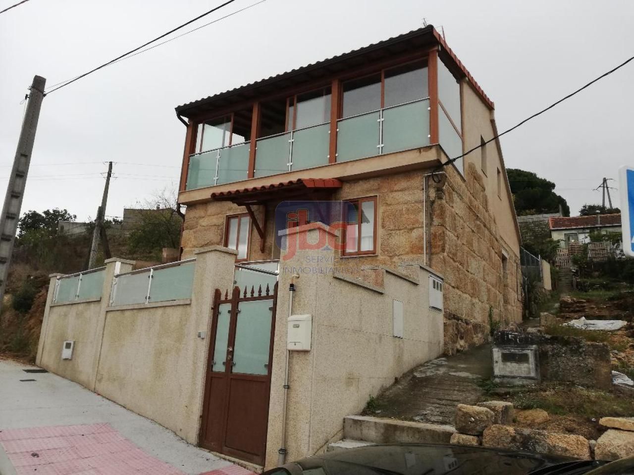 Vista exterior de Casa o xalet en venda en Ourense Capital  amb Calefacció, Jardí privat i Moblat