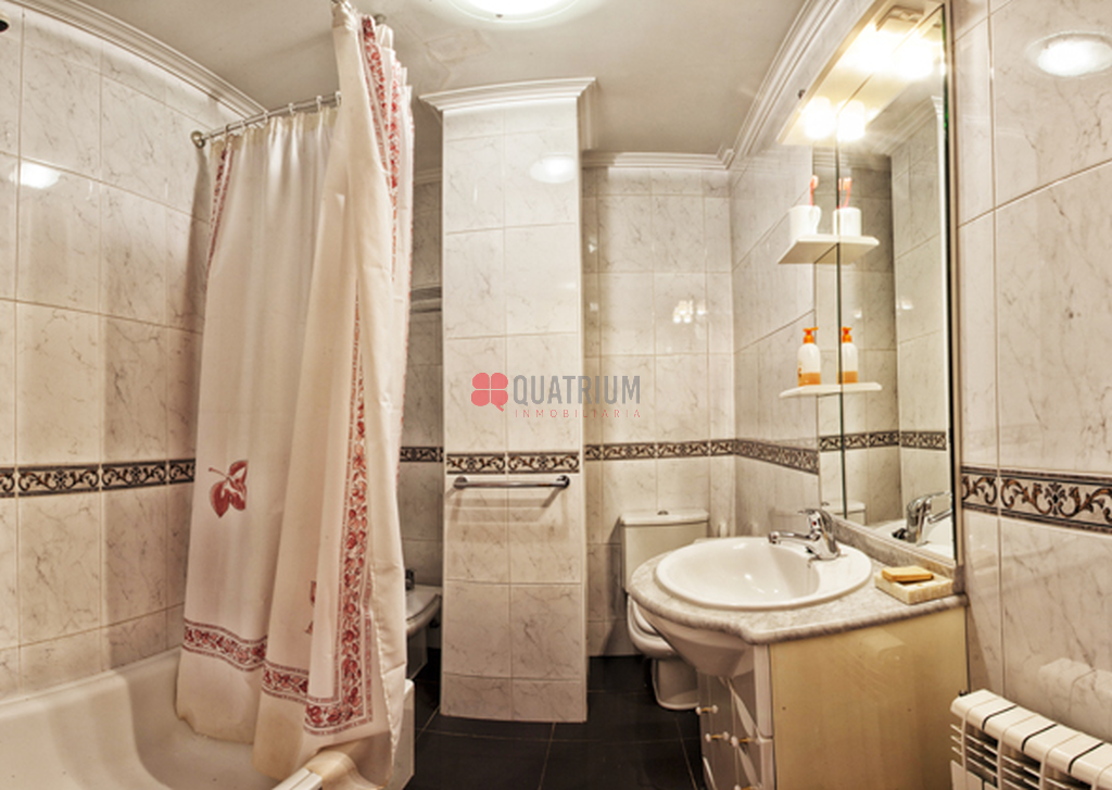 Bathroom of Flat for sale in Oroso