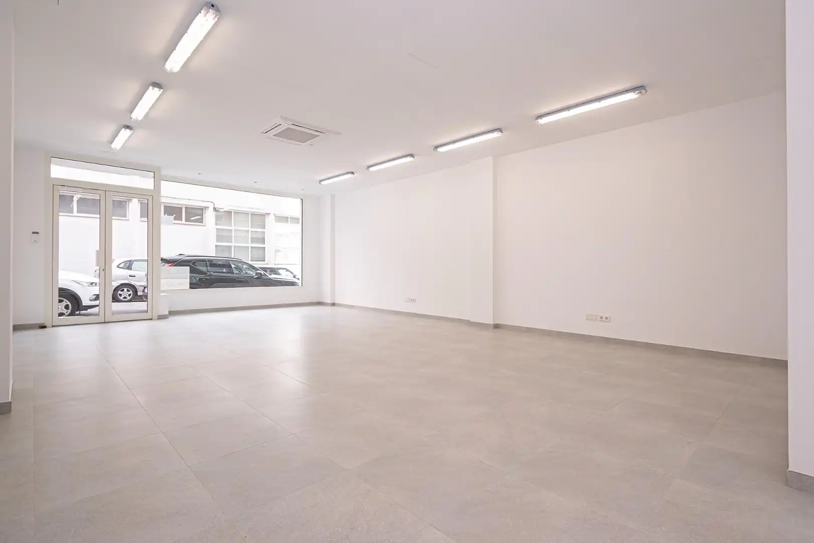 Business premises for sale in Carrer de Fra Luis de León, imagen 2