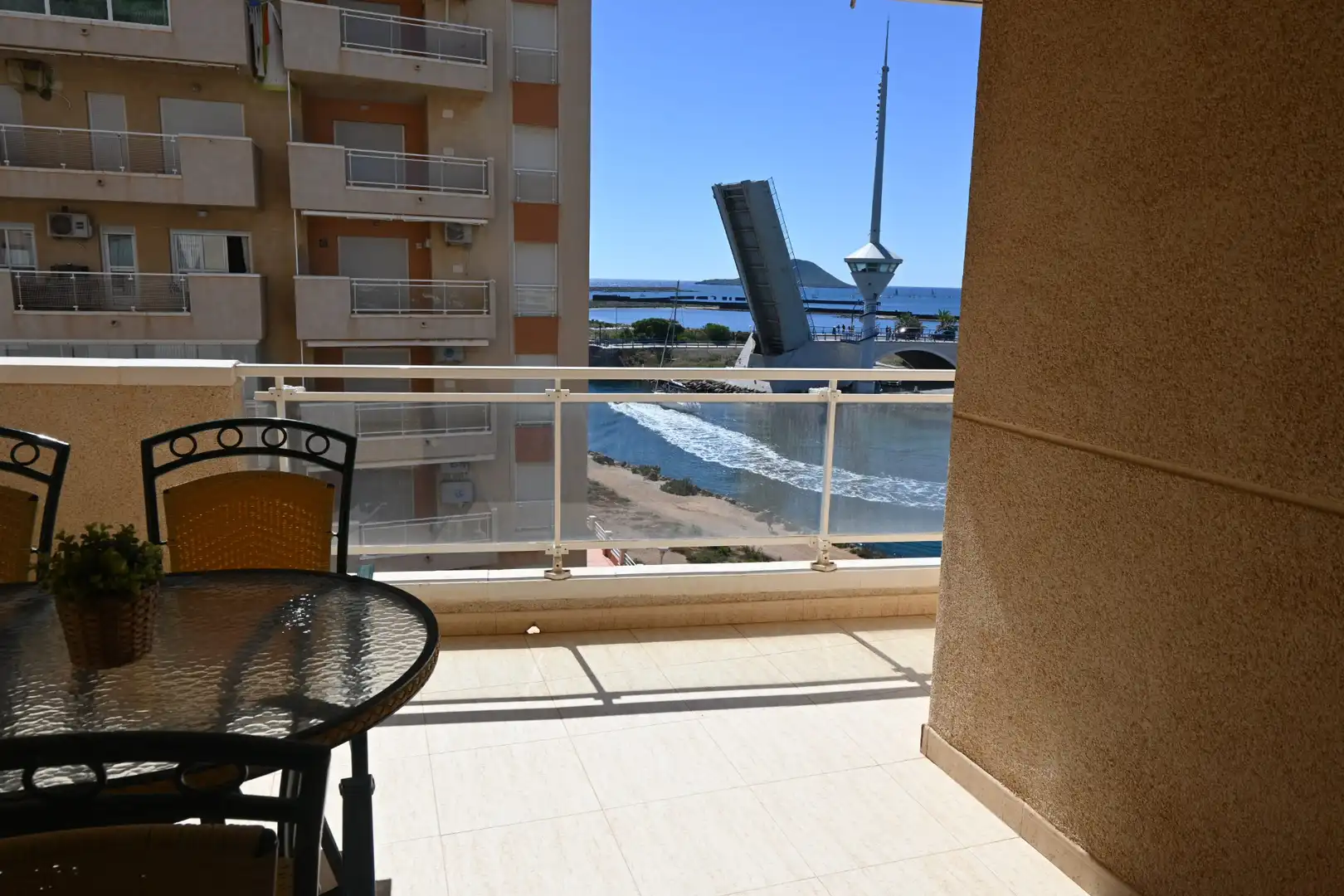 Terraza de Apartamento en venta en La Manga del Mar Menor con Terraza, Amueblado y Horno