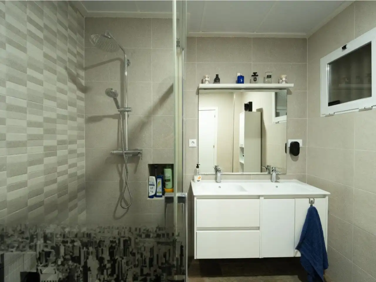 Baño de Piso en venta en Carlet con Jardín privado, Terraza y Amueblado