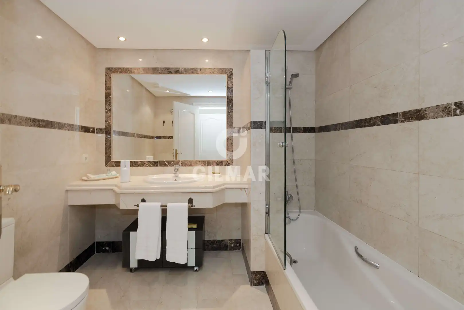 Bany de Apartament en venda en Marbella amb Calefacció, Traster i Piscina