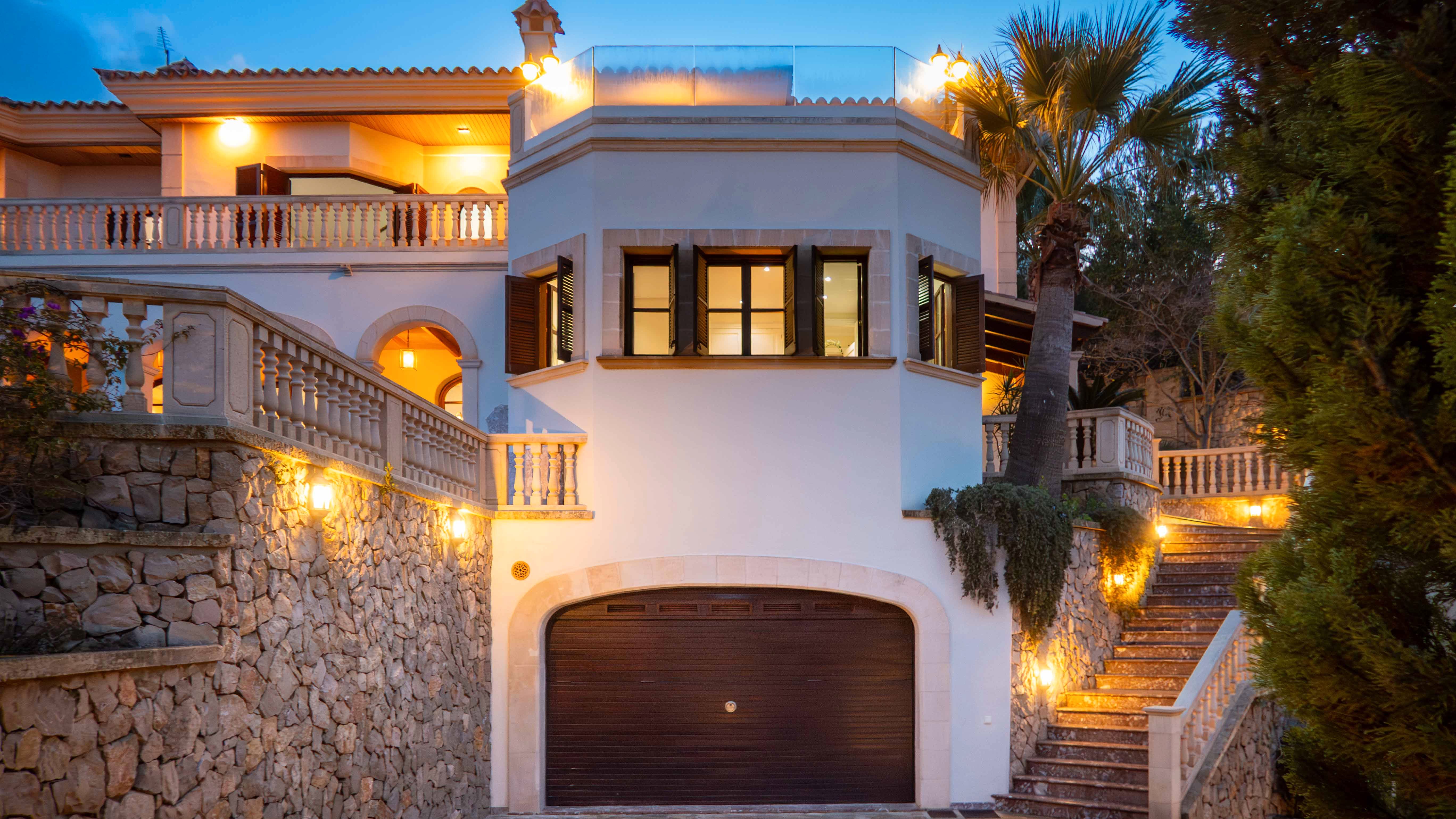 Vista exterior de Casa o xalet en venda en Calvià amb Aire condicionat, Piscina i Moblat