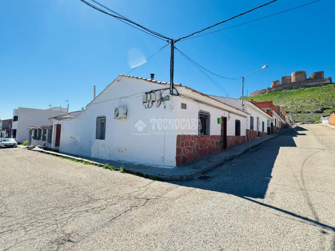 Casa adosada en venda a Consuegra