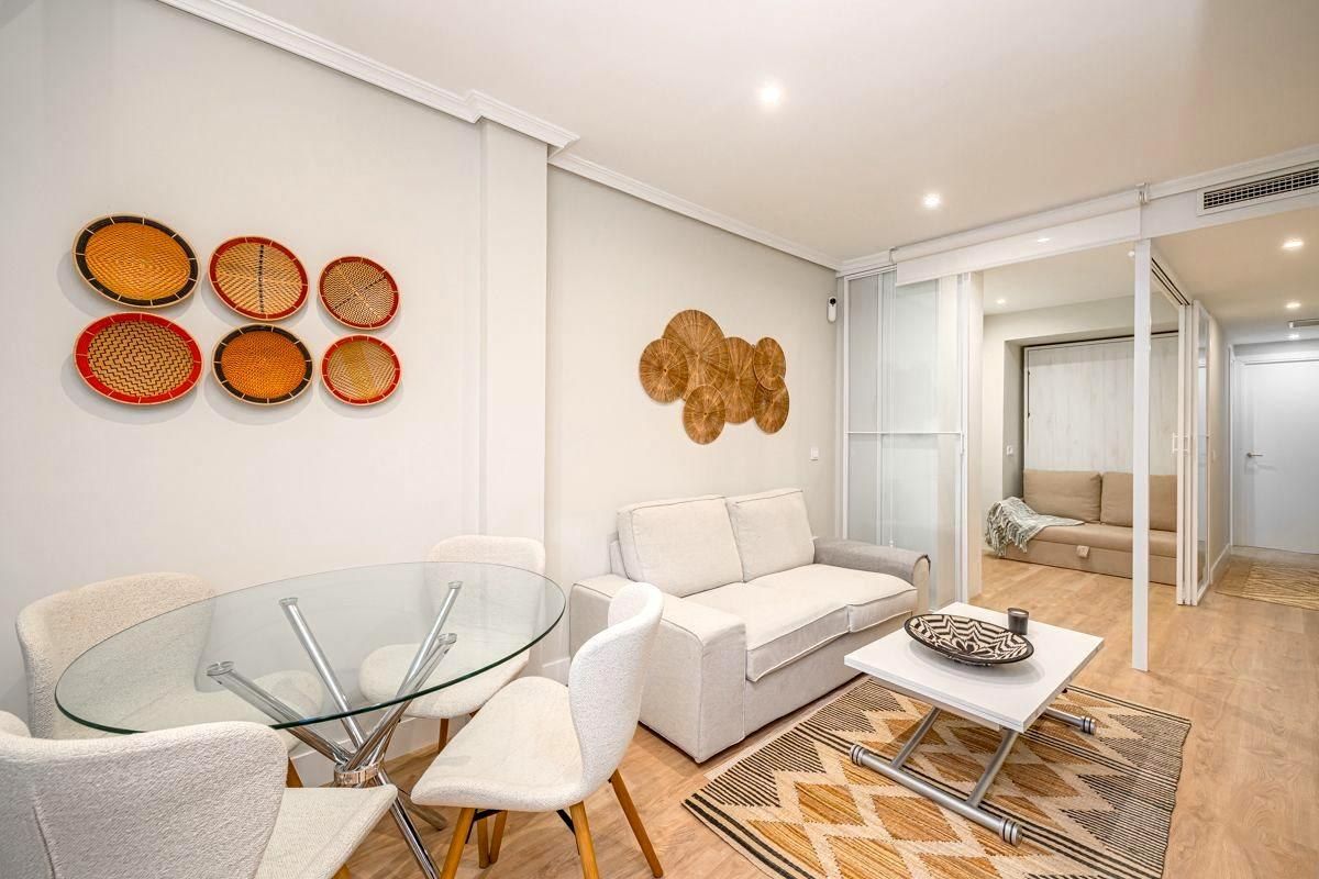 Living room of Flat to rent in  Madrid Capital  with Air Conditioner and Furnished