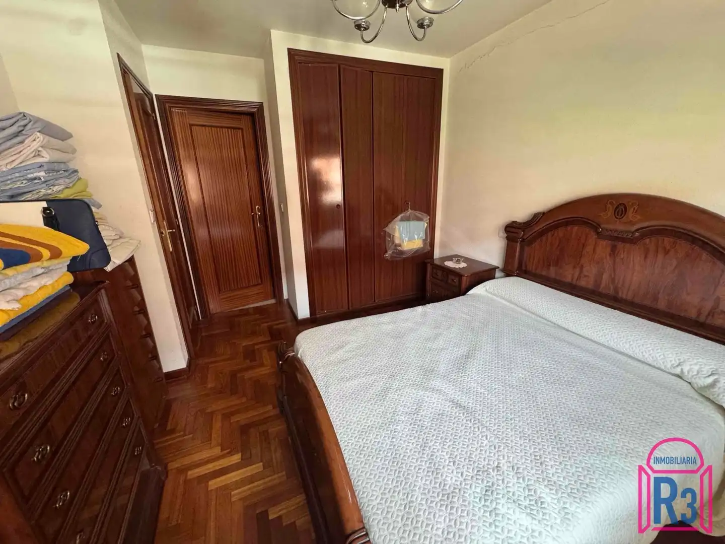 Dormitori de Pis en venda en León Capital  amb Calefacció, Terrassa i Traster