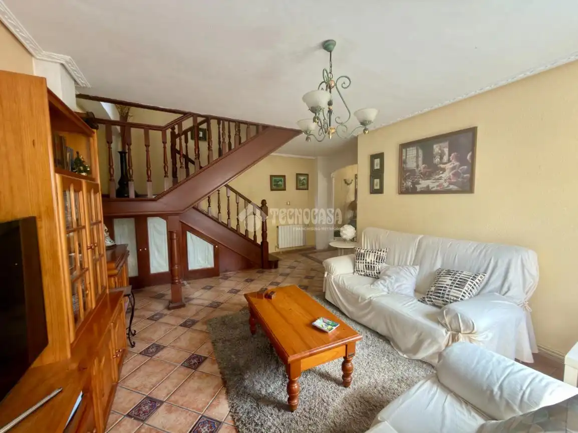 Wohnzimmer von Einfamilien-Reihenhaus zum Verkauf in Camargo