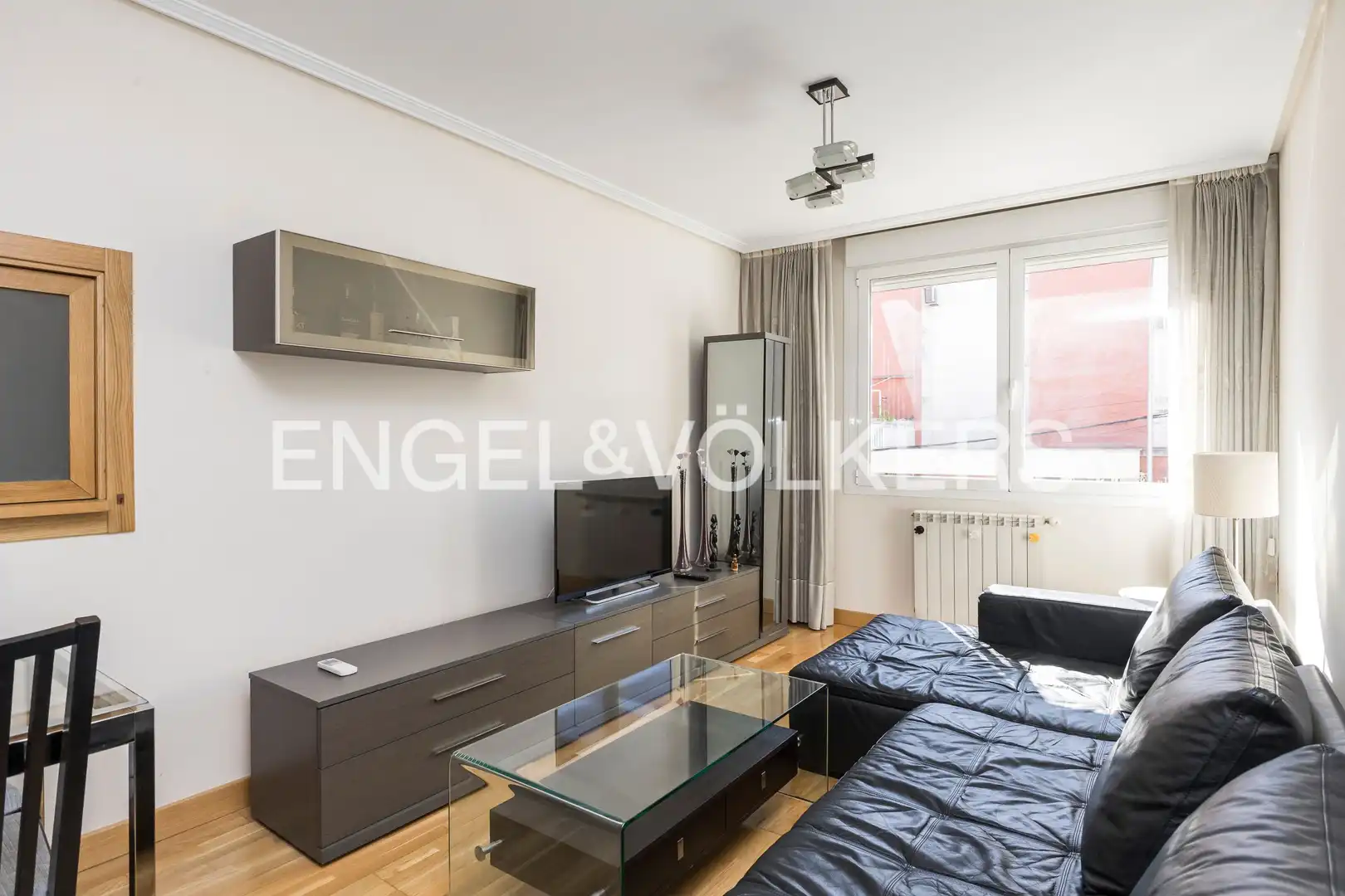 Living room of Flat for sale in Madrid  with Air Conditioner, Heating and Parquet flooring