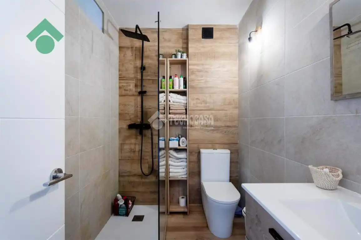 Bathroom of Flat for sale in Nerja  with Air Conditioner, Heating and Furnished