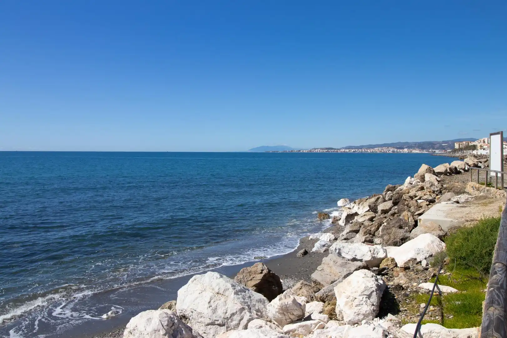 Vista exterior de Casa o chalet en venta en Vélez-Málaga con Piscina comunitaria