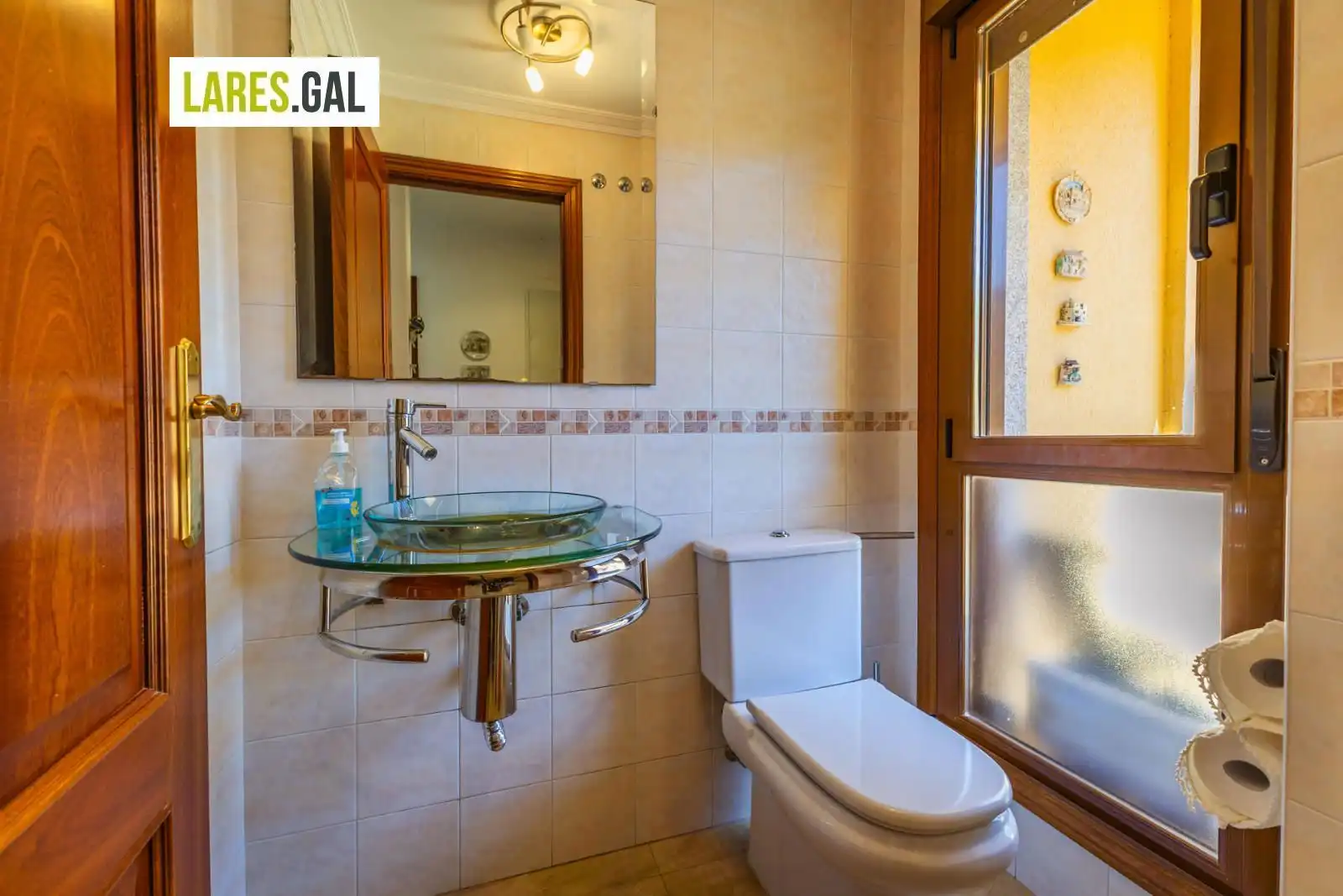 Badezimmer von Einfamilien-Reihenhaus zum Verkauf in Cangas  mit Heizung, Terrasse und Abstellraum