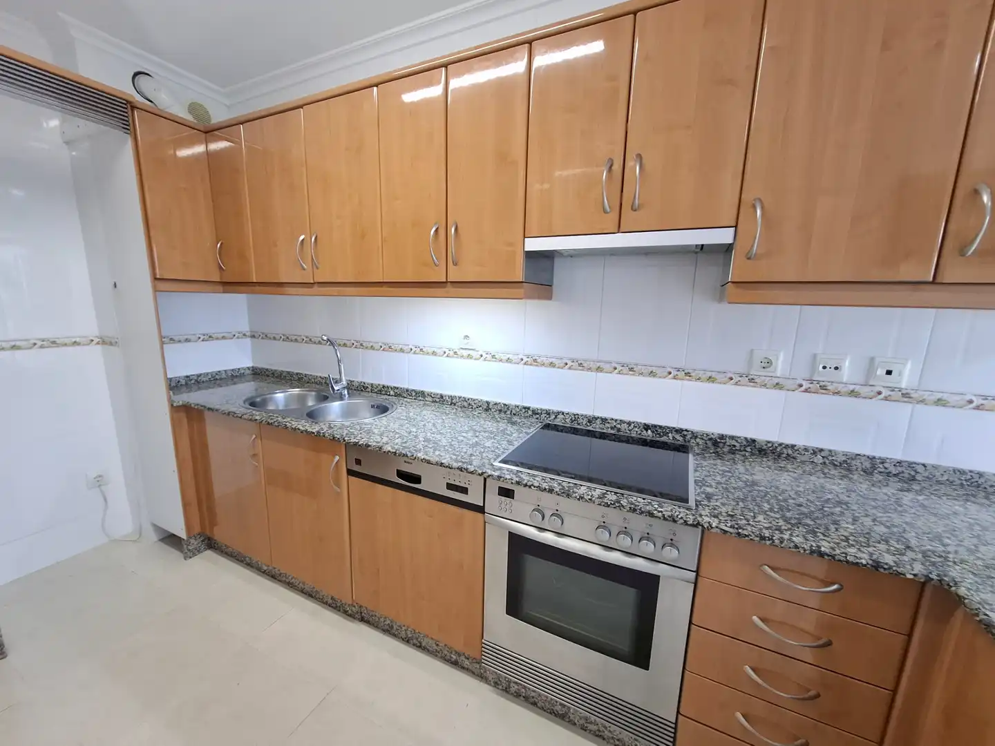 Küche von Wohnung zum Verkauf in Viveiro mit Terrasse, Abstellraum und Balkon