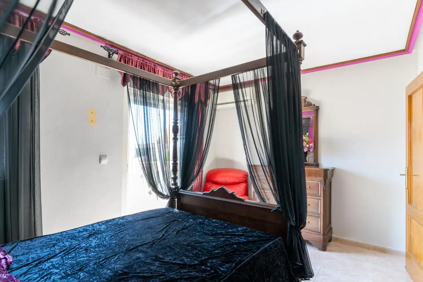Schlafzimmer von Einfamilien-Reihenhaus zum Verkauf in Santa Pola mit Klimaanlage, Privatgarten und Terrasse