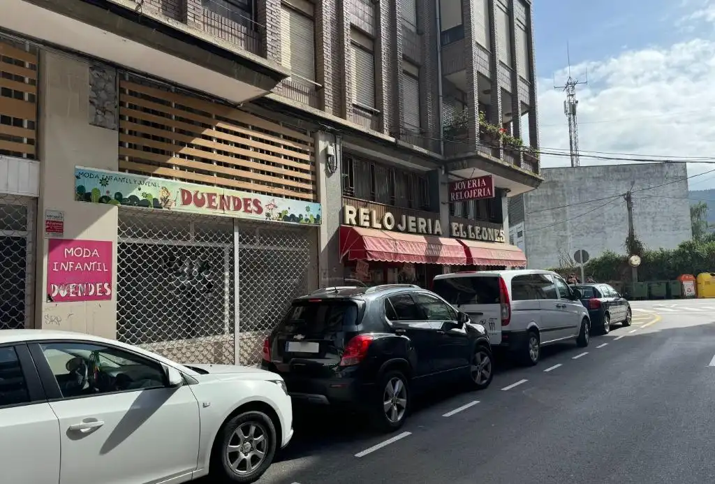Commercial properties for rent in Calle La Paz, Los Corrales de Buelna