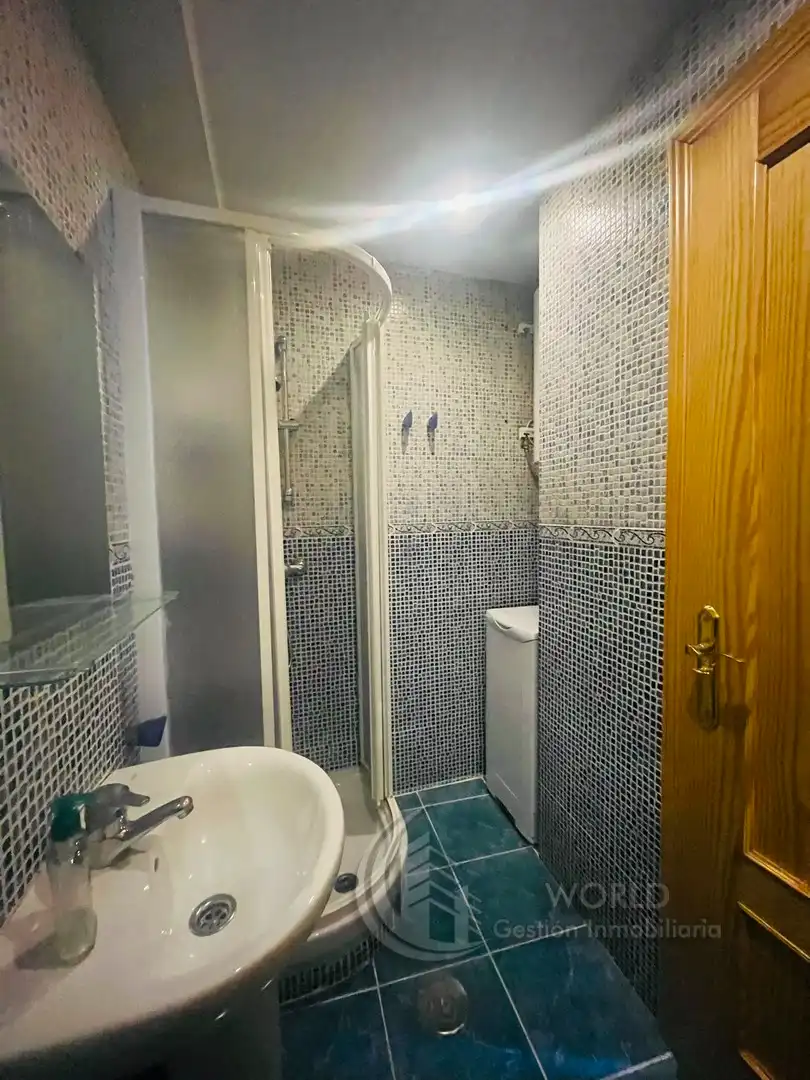 Bany de Apartament de lloguer en Madrid amb Calefacció, Moblat i Rentadora