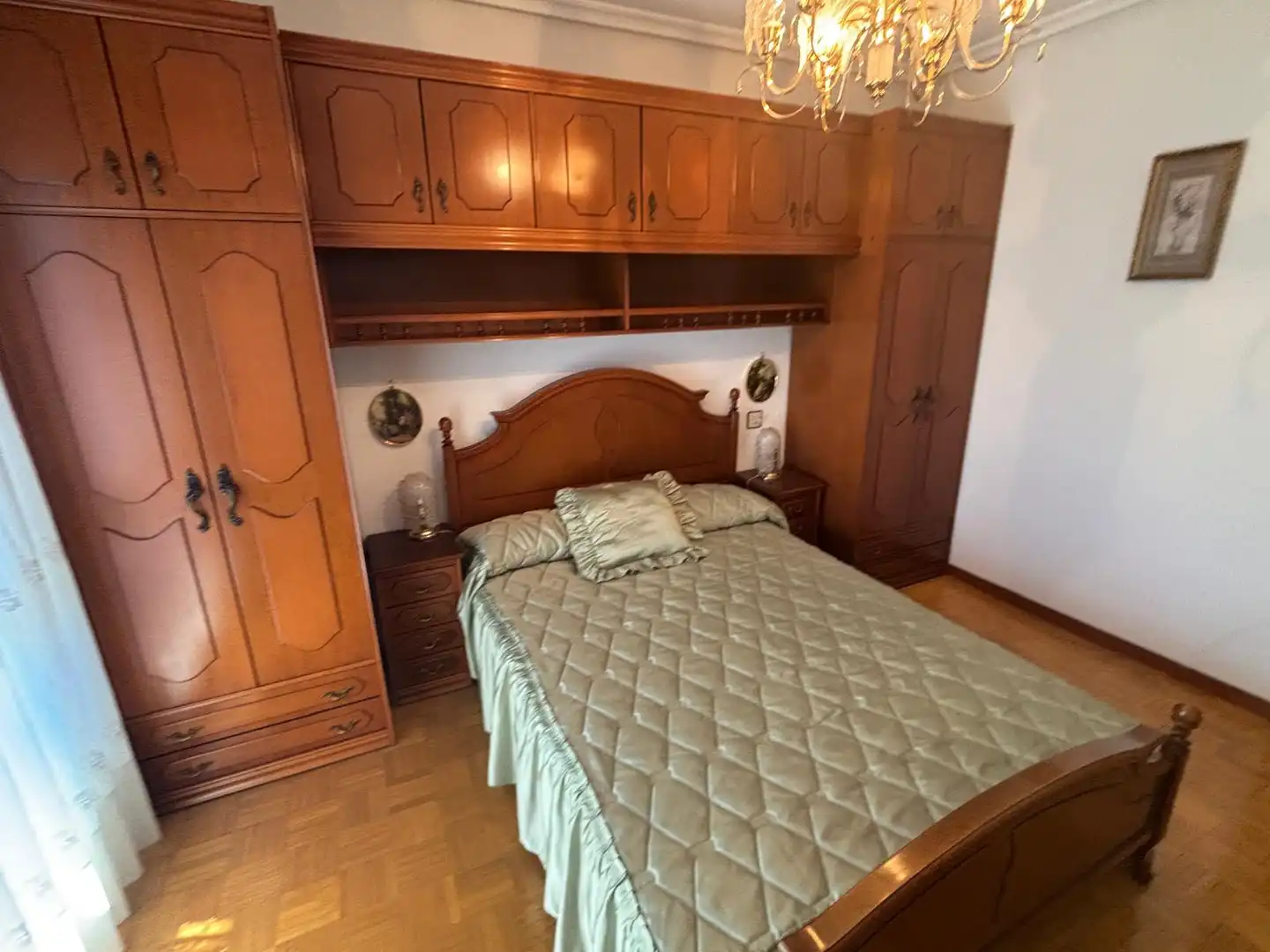Schlafzimmer von Wohnung zur Miete in Oviedo  mit Heizung, Parkett und Möbliert