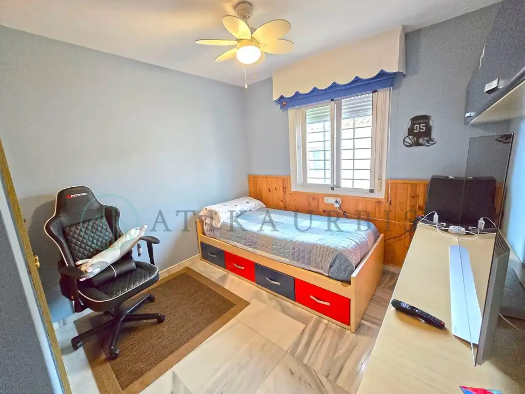 Bedroom of Houses for sale in Málaga  with Air Conditioner and Terrace