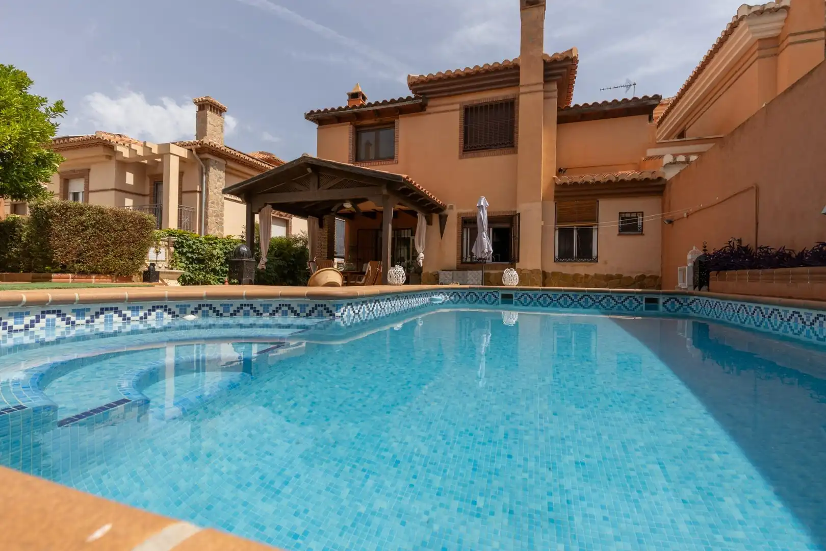 Chalet con terraza en venta en La Zubia Ciudad
