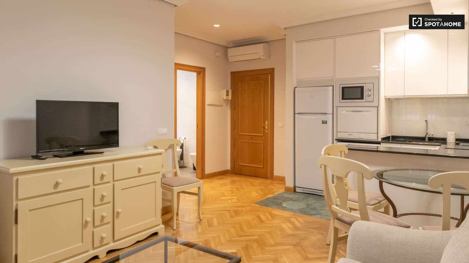 Apartment to share in Cortes - Huertas