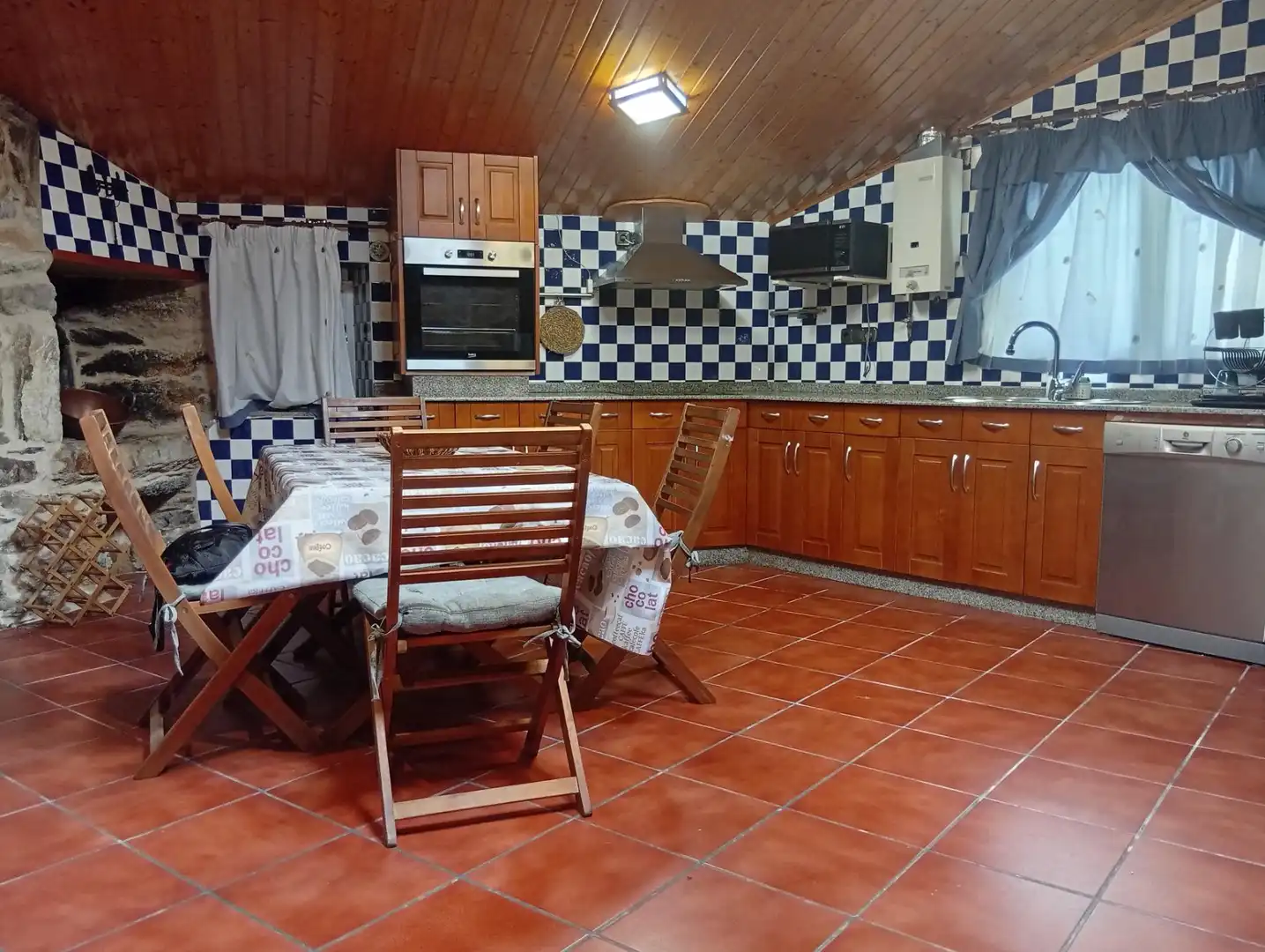 Cuina de Casa o xalet en venda en Cabanas amb Calefacció, Jardí privat i Traster