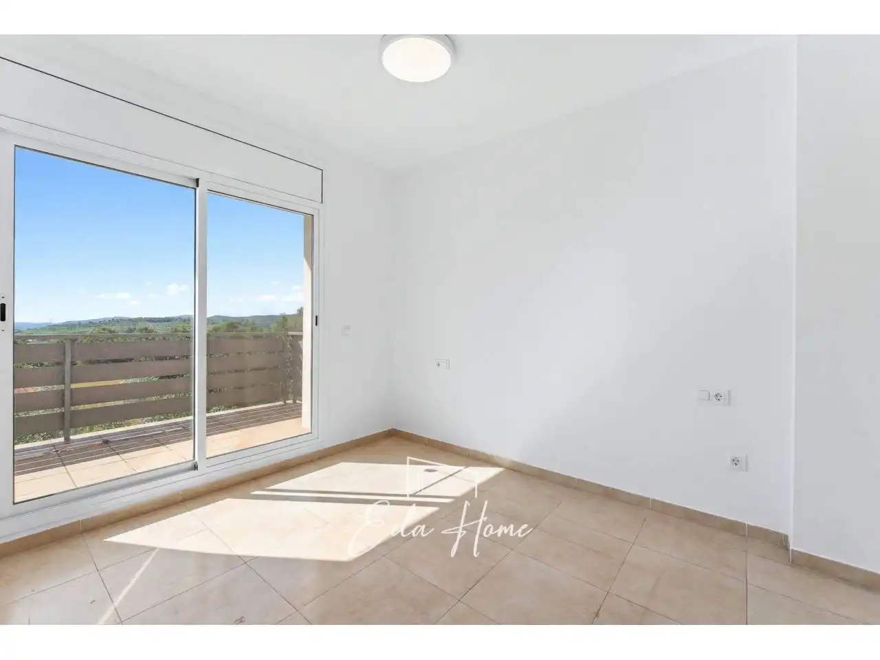 Habitación de Casa o chalet en venta en La Bisbal del Penedès con Aire acondicionado, Calefacción y Jardín privado