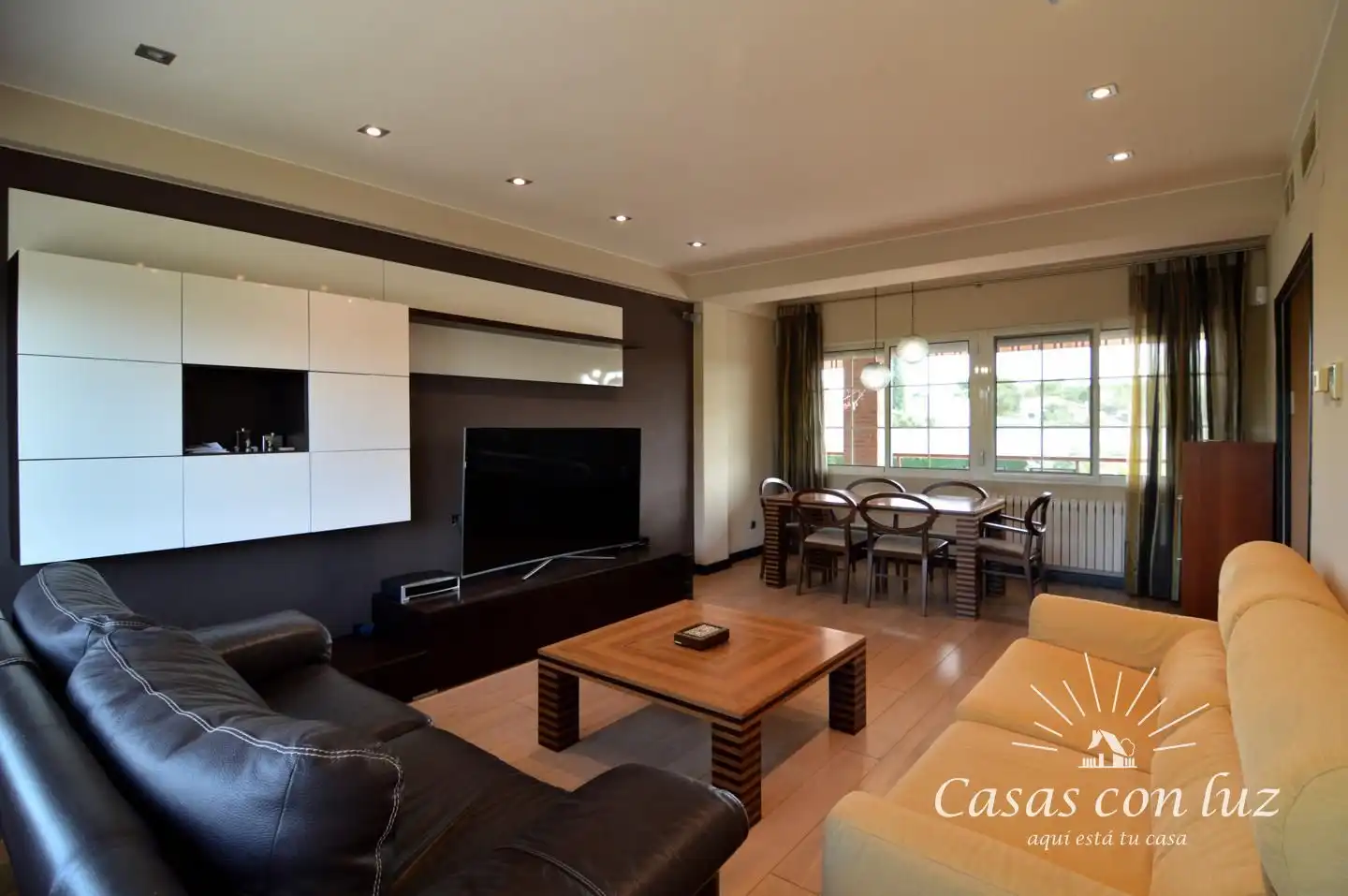 Sala d'estar de Casa o xalet en venda en Zaragoza amb Aire condicionat, Calefacció i Jardí privat