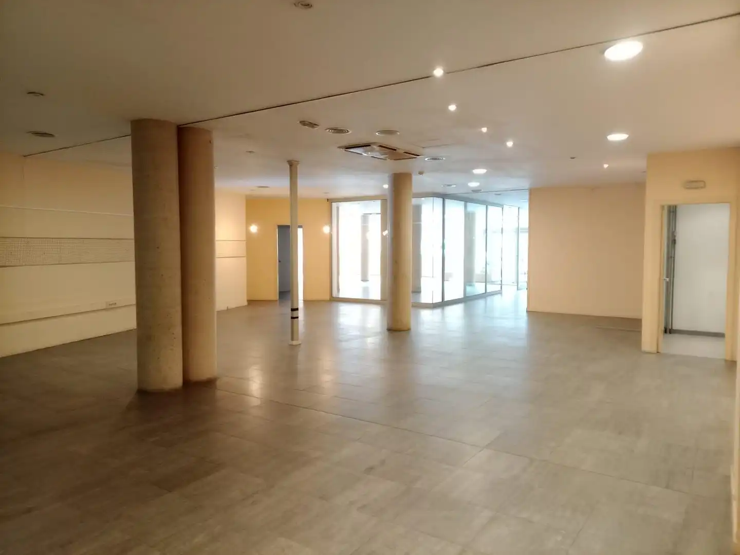 Local commercial à louer à Sant Julià, imagen 7