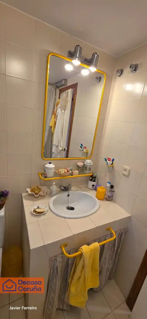 Baño de Piso en venta en Oleiros con Calefacción, Terraza y Trastero