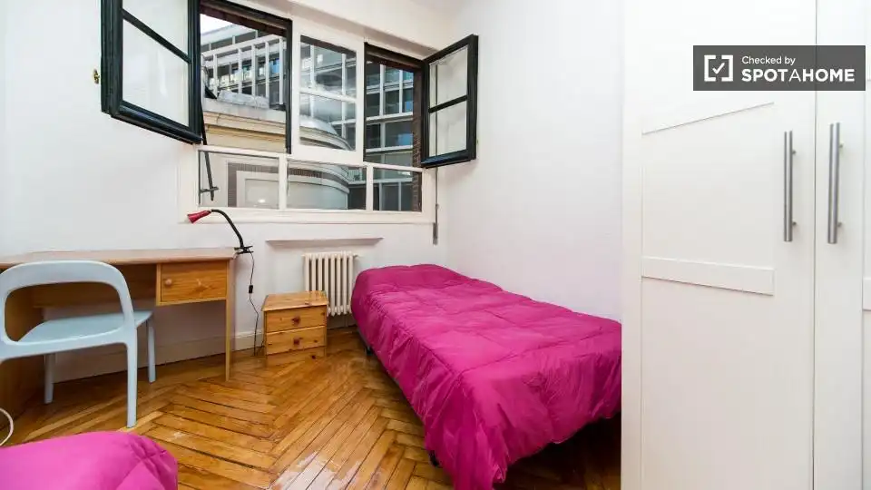 Room in Universidad - Malasaña