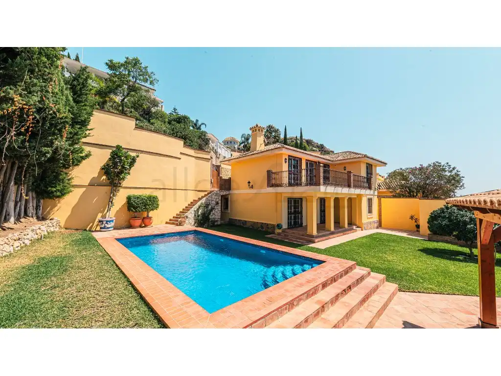 Außenansicht von Haus oder Chalet zum Verkauf in Benalmádena