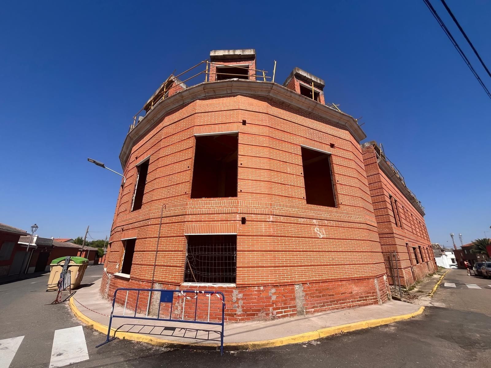 Vista exterior de Edifici en venda en Ciruelos