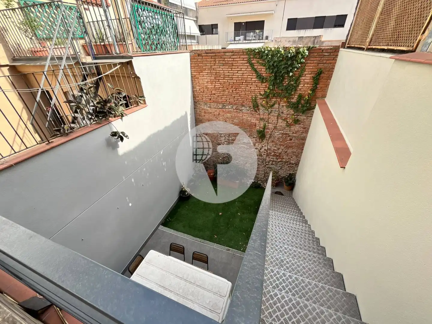 Casa aparellada amb terrassa en venda a Ponent, imagen 33