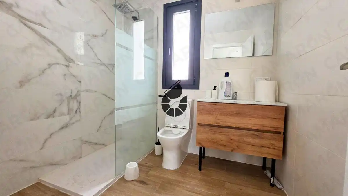 Baño de Casa o chalet de alquiler en Palomares del Río con Aire acondicionado, Jardín privado y Parquet