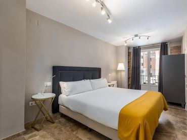 Flat with balcony to rent in Carrer de Quart